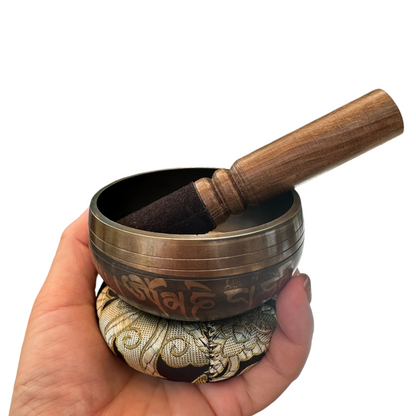 Tibetan Singing Bowl Set – Handcrafted Bronze Sound Bowl with Wooden Mallet & Silk Cushion – Meditation & Sound Healing Tool