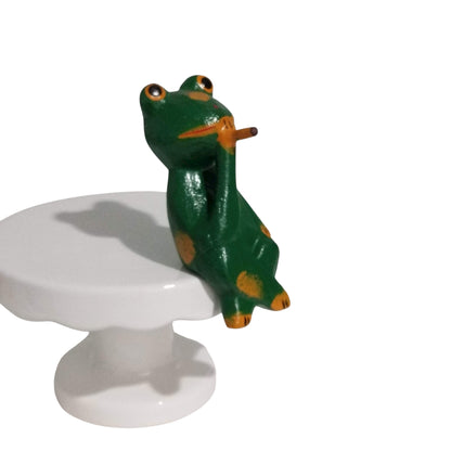 Relaxing frog figurine