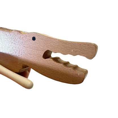 Wooden Alligator Guiro – Minimalist Crocodile Percussion Instrument with Mallet, Natural Wood Musical Gift